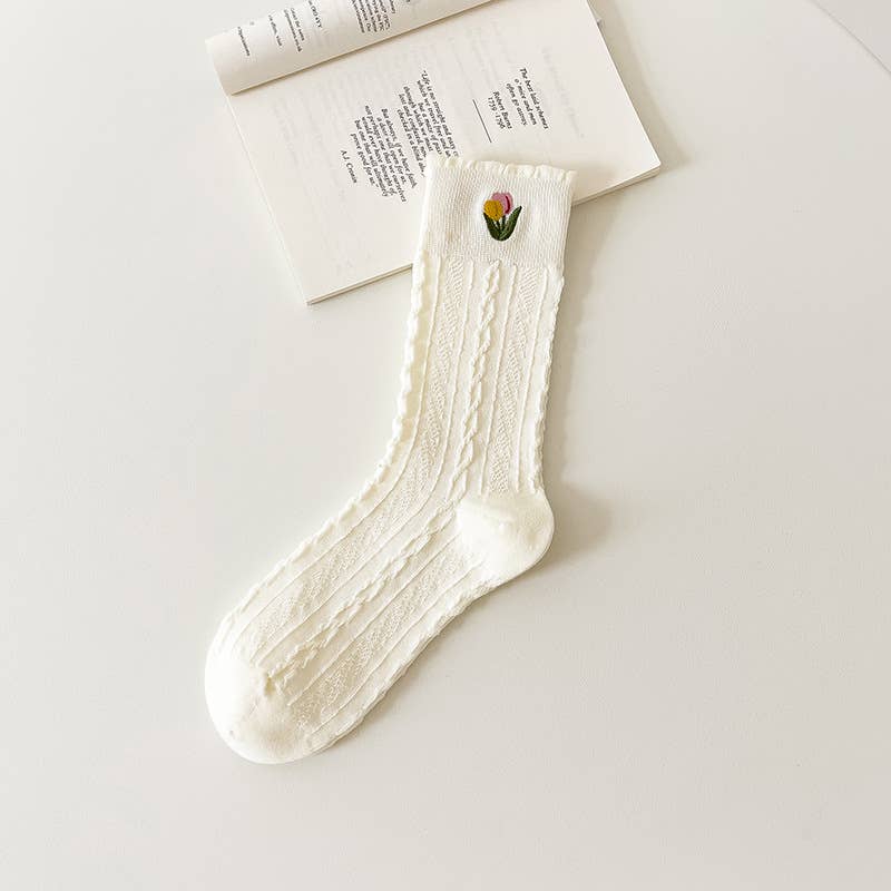 White Cotton Socks with Delicate Design - Cozy and Stylish: No.2
