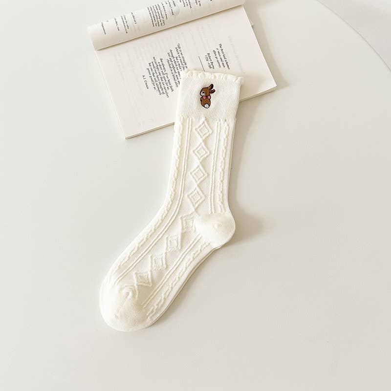 White Cotton Socks with Delicate Design - Cozy and Stylish: No.2