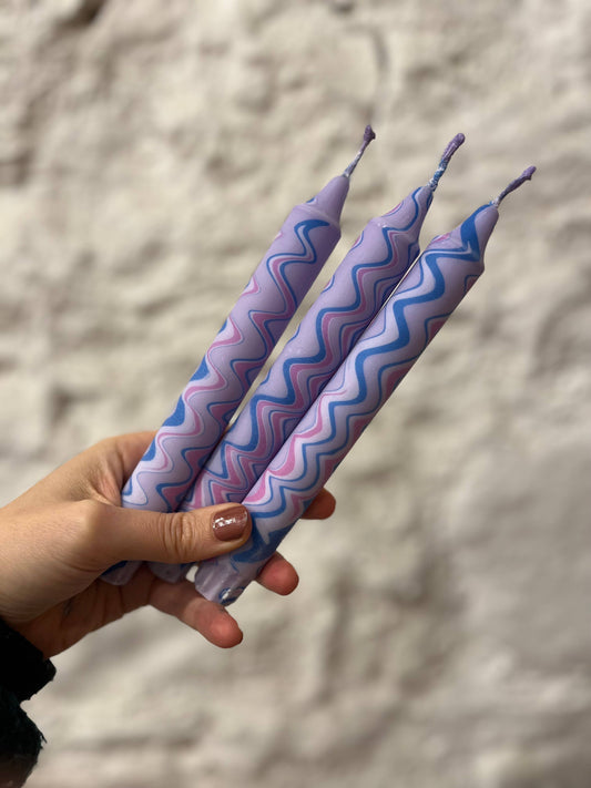 Lilac Marble Taper zigzag candle