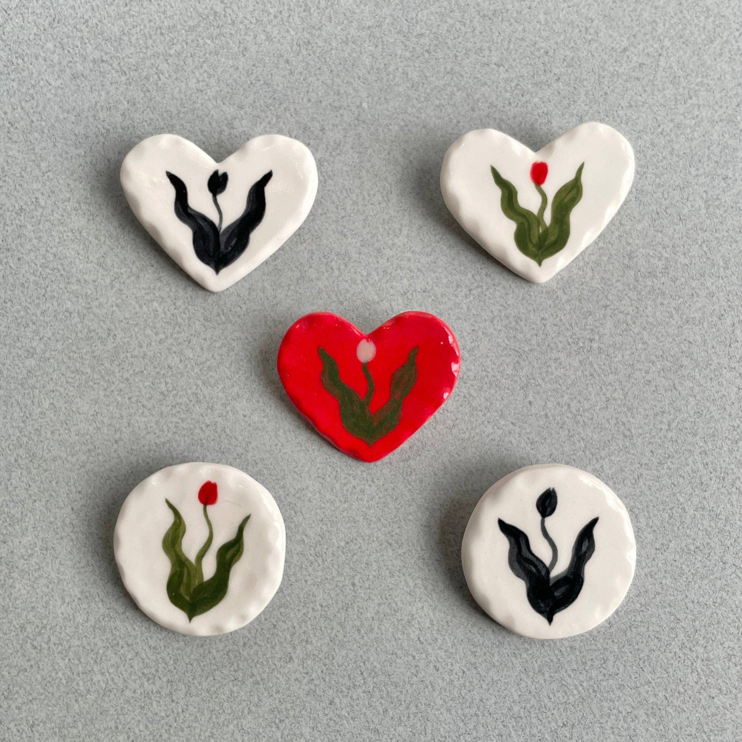 Tulip brooches: White heart tulip