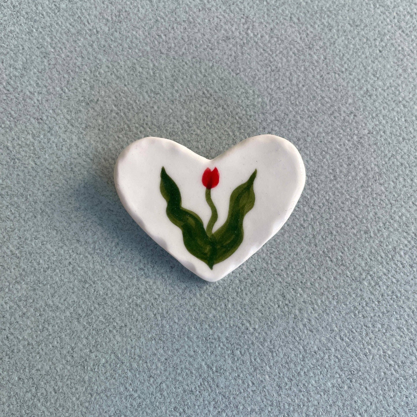 Tulip brooches: White round tulip