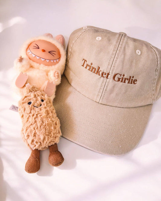 Trinket Girlie embroidered baseball cap: Beige