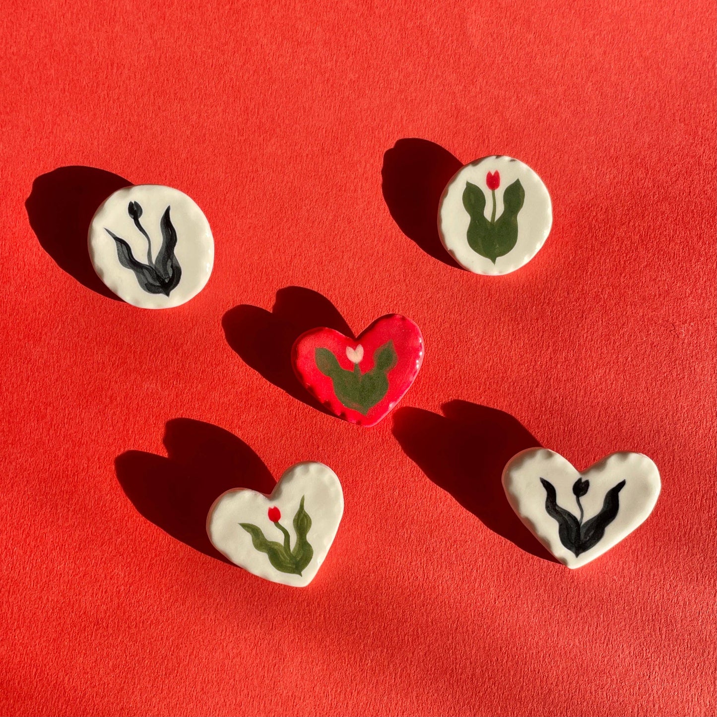Tulip brooches: White heart tulip