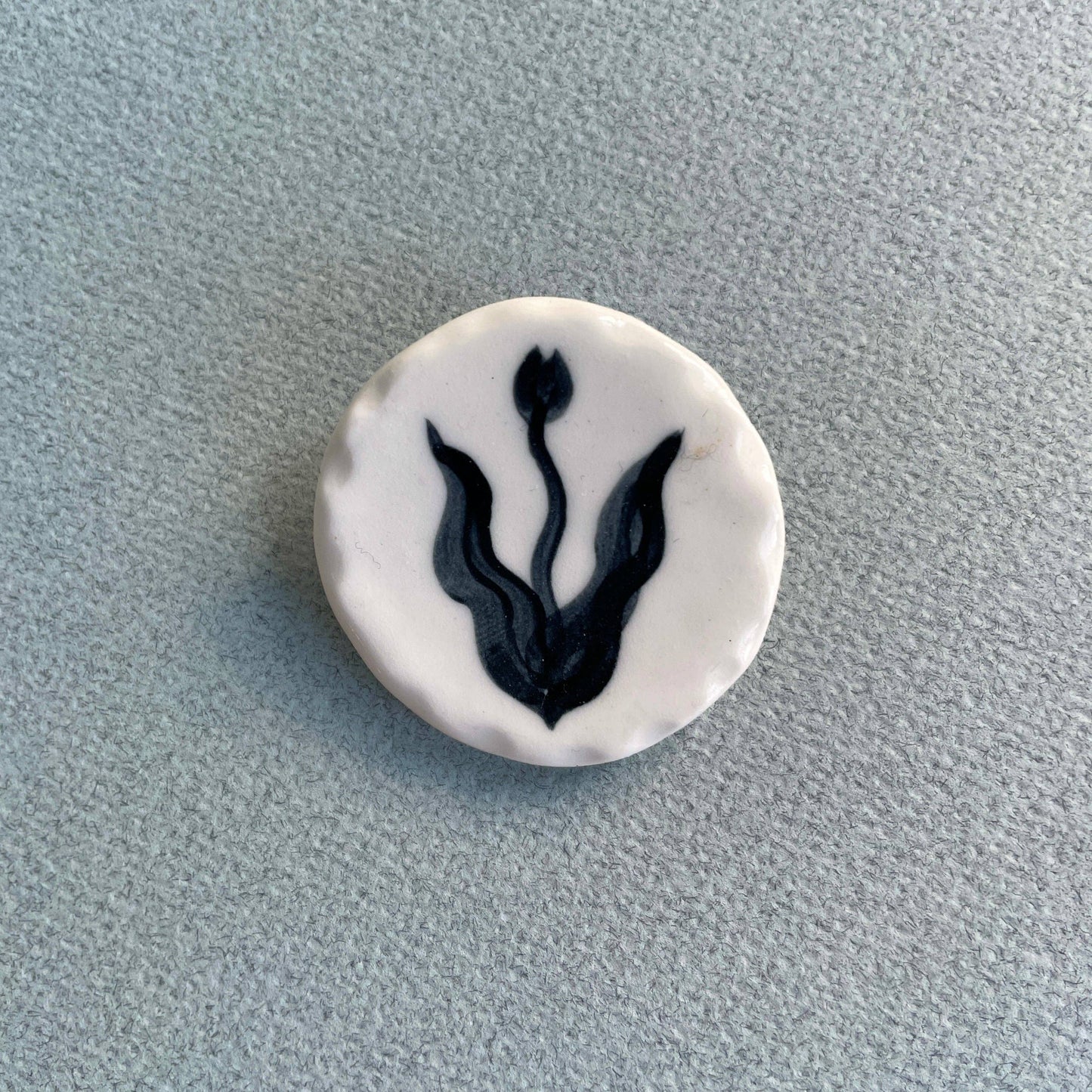 Tulip brooches: White heart tulip